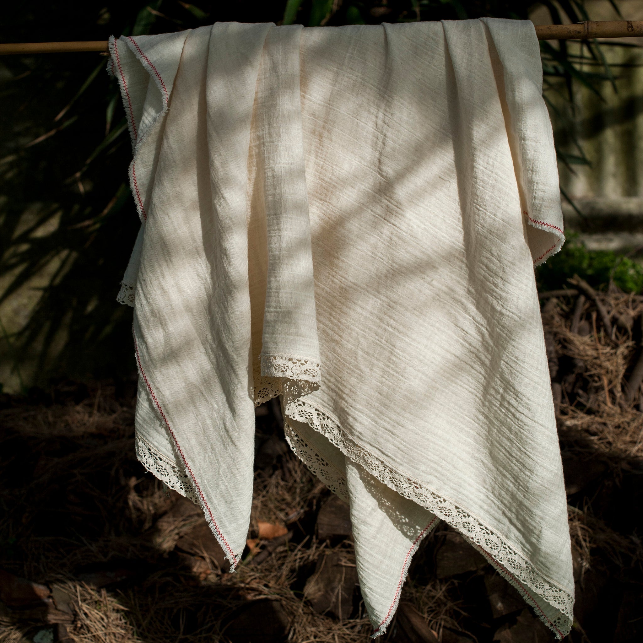Natural Lace Tablecloth 140 x 240cm