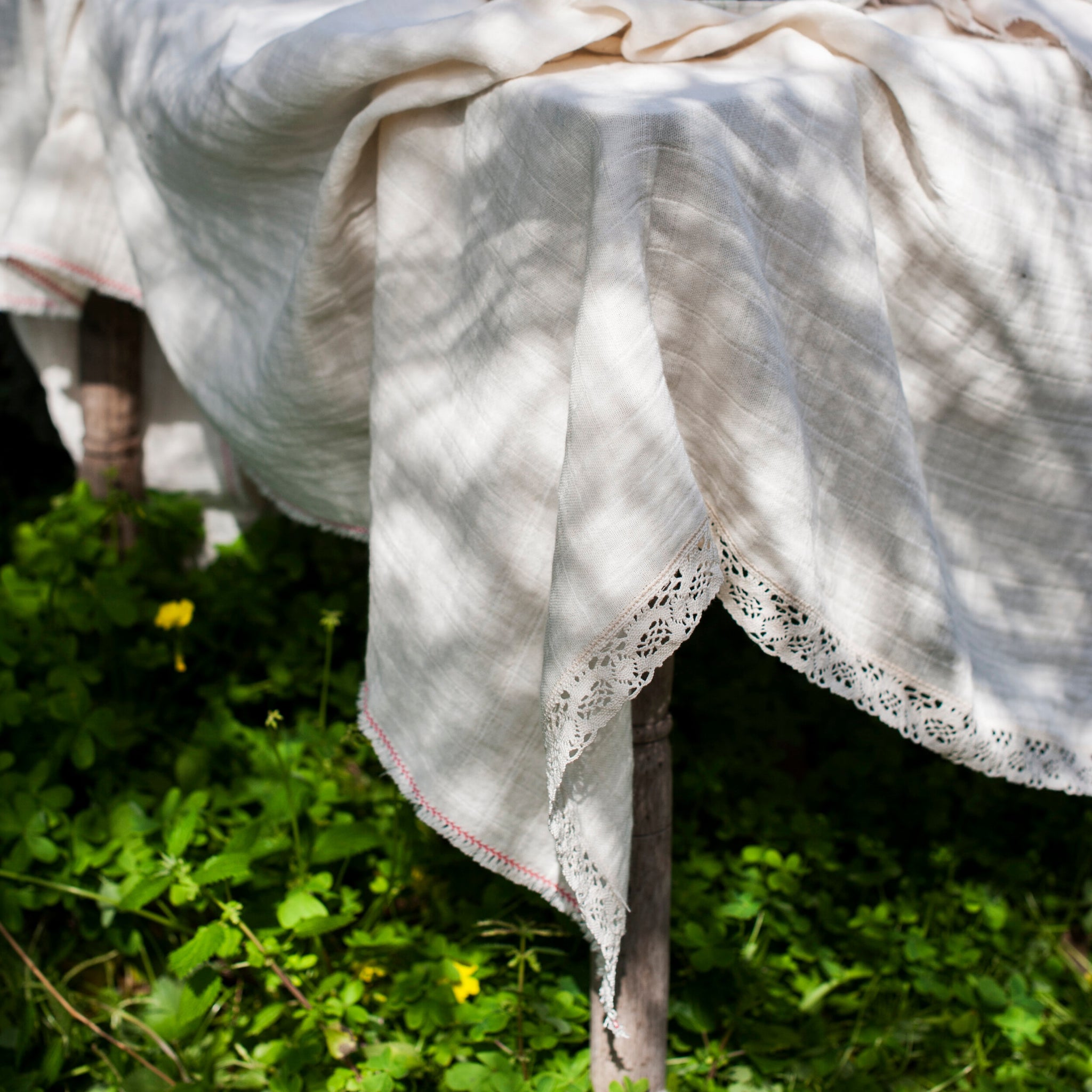 Natural Lace Tablecloth 140 x 240cm