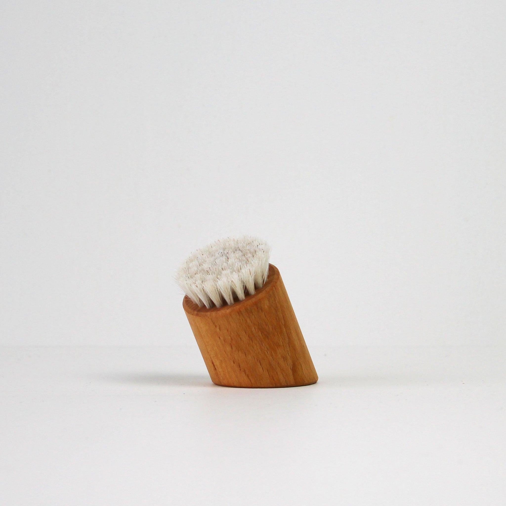 Standing Face Brush